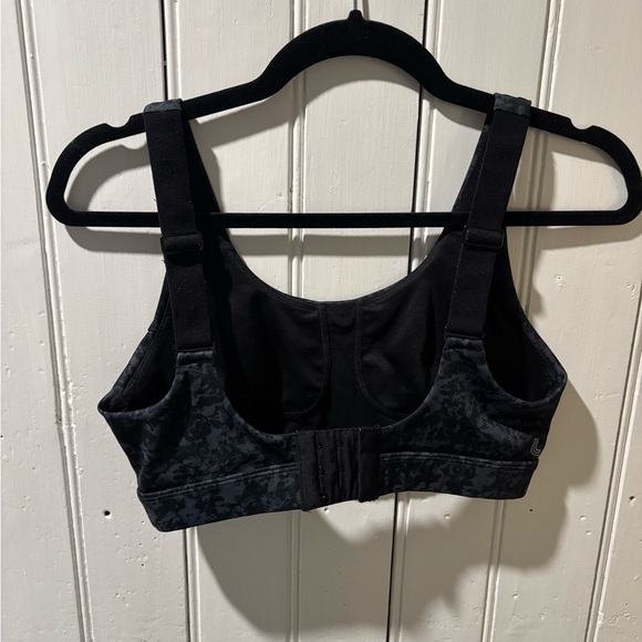 Lolë Sports Bra - Picture 5 of 9